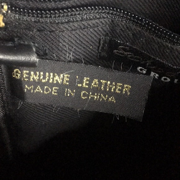 90S VINTAGE Black Leather Crossbody Bag with adjustable strap & zipper closure - Picture 6 of 8